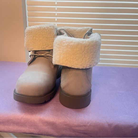 Women’s Grey Waterproof Faux Fur Timberland’s size 8.5 - Like new - Picture 6 of 7